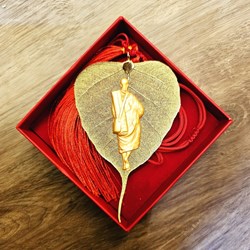 Tác phẩm nghệ thuật, quà tặng lá bồ đề mạ vàng 24K treo xe ô tô